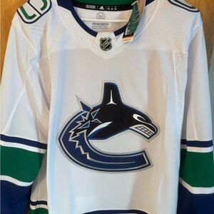 NWT Vancouver Canucks Away Jersey - Size 54